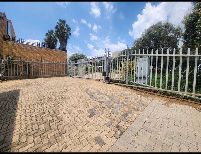 1,600M² WAREHOUSE TO LET IN LINBRO PARK